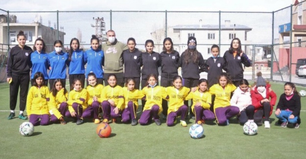 Aydilge’den Van Kız Futbol Takımına Armağan