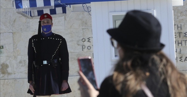 Yunanistan, Kovid-19 ile mücadelede kısıtlamaları artırma kararı aldı