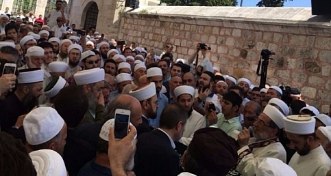 Kudüslü Müslümanlar 'Aksa zaferini' kutluyor