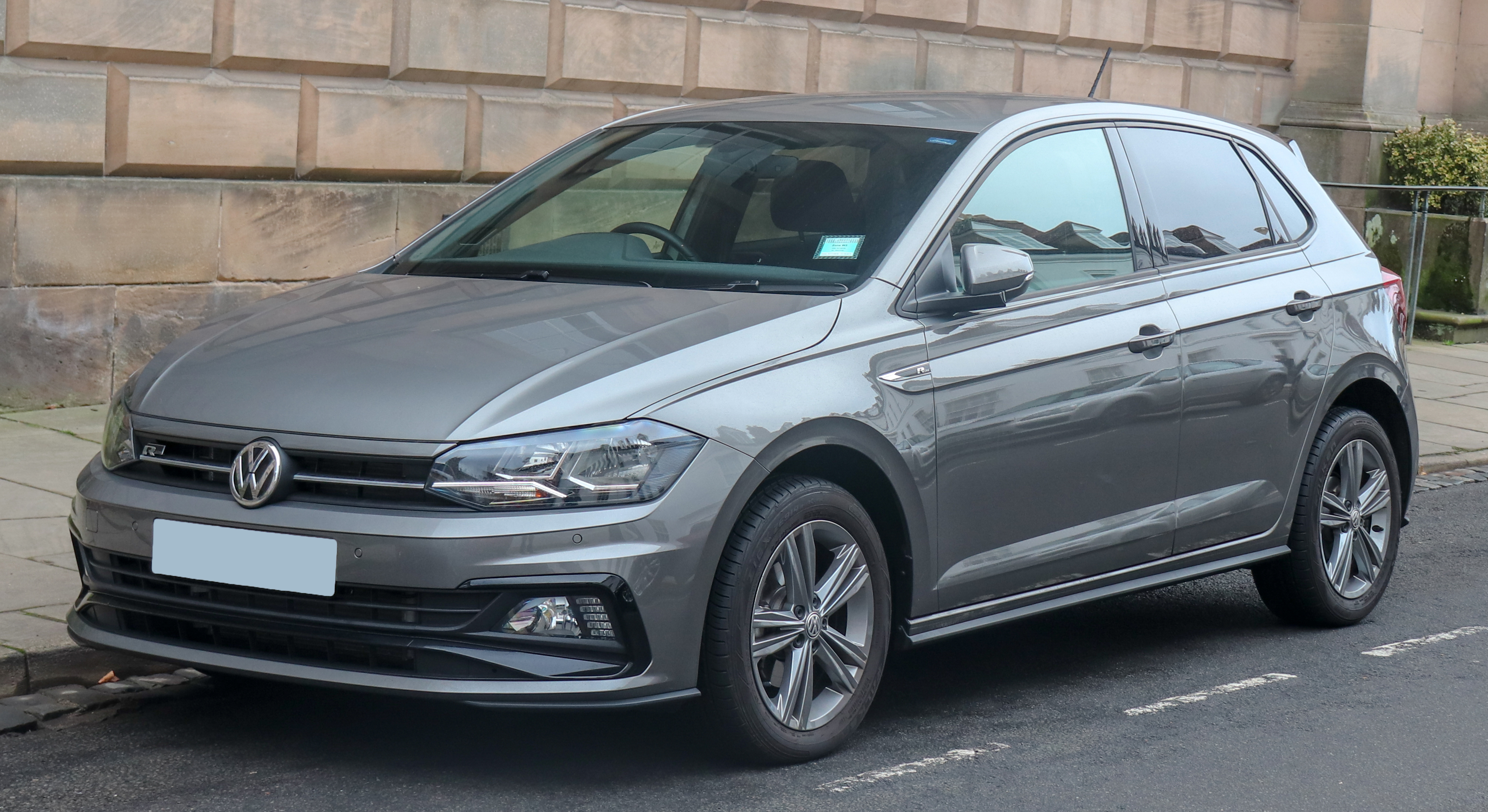 2018_Volkswagen_Polo_R-Line_TSi_1.0_Front
